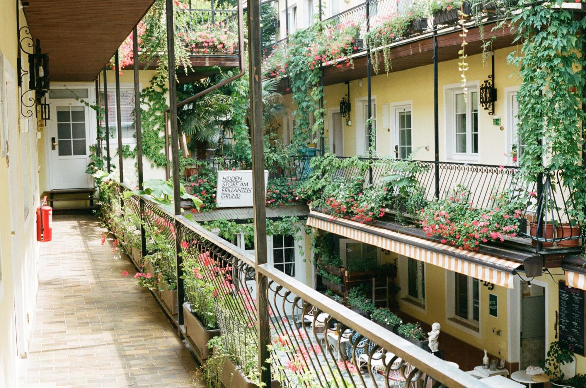 Hotel Am Brillantengrund Wina Bagian luar foto