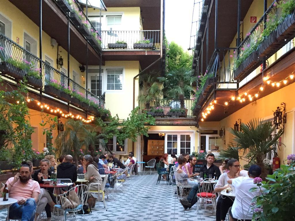 Hotel Am Brillantengrund Wina Bagian luar foto