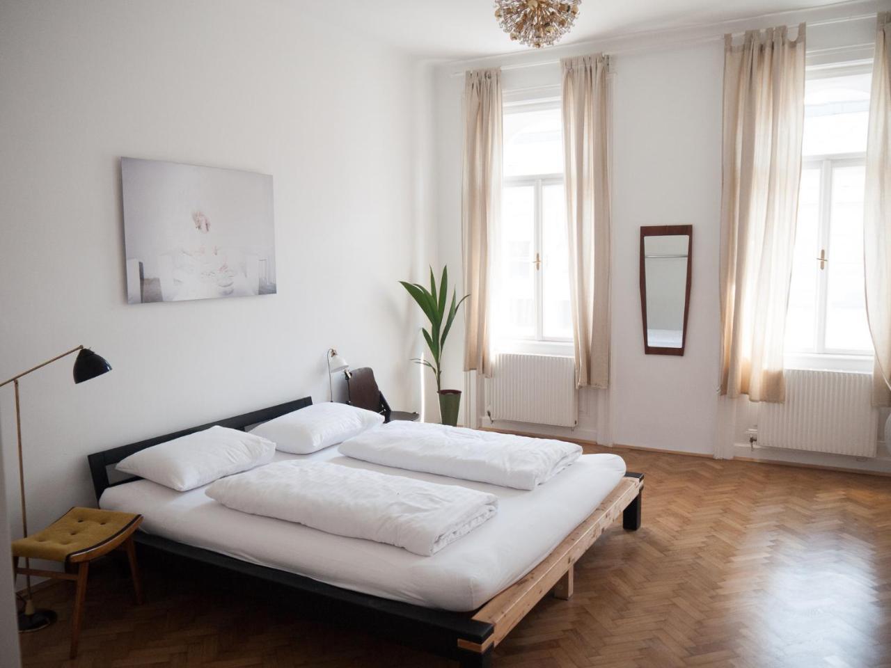 Hotel Am Brillantengrund Wina Bagian luar foto