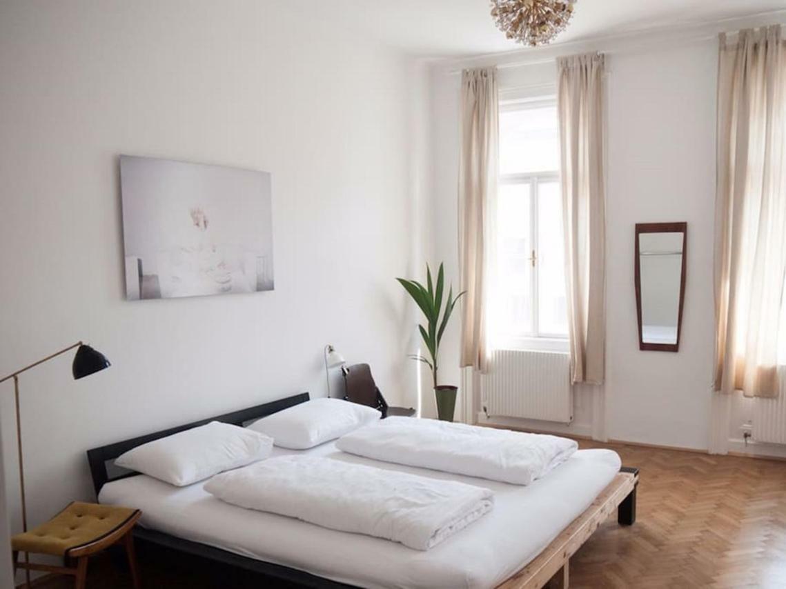 Hotel Am Brillantengrund Wina Bagian luar foto